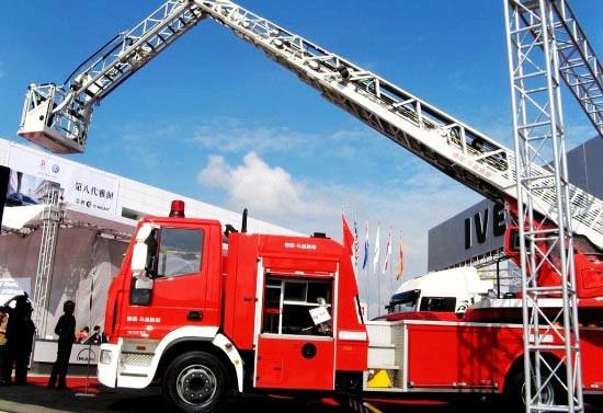 加裝了傾角傳感器的消防車(chē)云梯更安全