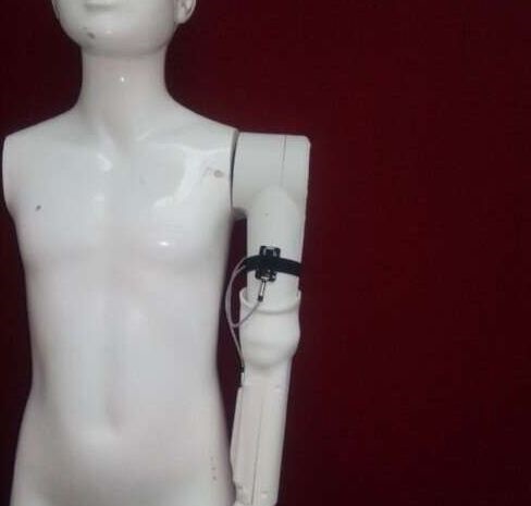英工程師研發(fā)首個(gè)3D打印、傳感器操控假肢 專(zhuān)為兩歲以下幼兒設(shè)計(jì) 英工程師研發(fā)首個(gè)3D打印、傳感器操控假肢 專(zhuān)為兩歲以下幼兒設(shè)計(jì)